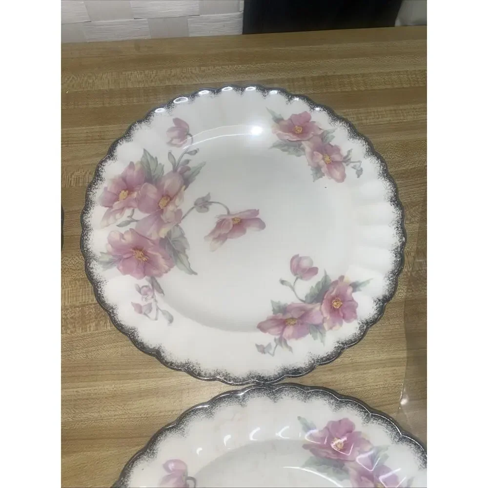 Set Of 4 9.25” Dinner Plates Ivory Porcelain By Sebring “Primrose” 22K Gold Trim